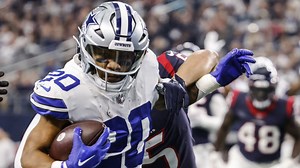 Tony Pollard wins race to pylon for 11-yard TD run on opening drive