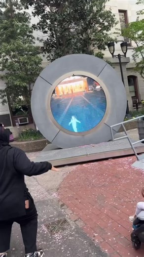 I always wondered if The Portal was a live feed. I now have my answer.#thePortal #lithuaniaportal