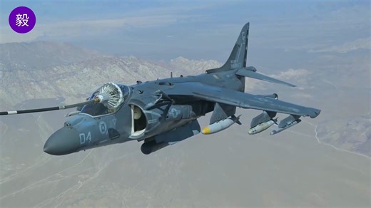 美国MC-130J突击队II空中加油海军陆战队AV-8B鹞式战斗机