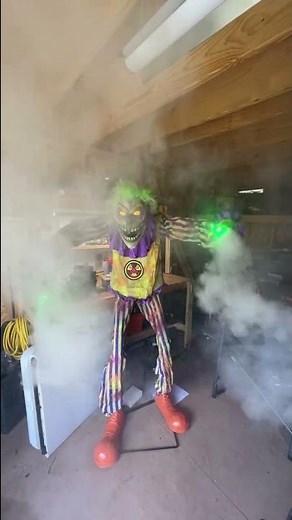 Spirit Halloween 2022 Nozzles the Clown Toxic Gas Spraying Evil Killer Clown With Fog