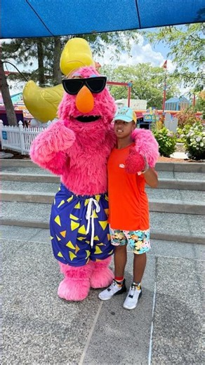 Telly Monster has a brand new outfit for summer Sesame Place PA June 2026 #sesamestreet #autism