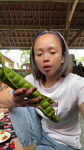 Geeengs ! Siapa nih yg seneng musim pete udah tiba ? pete, sambel terasi dan ikan pindang penyempurnanya sayur asem. Edun ! | Teh Jojo Dan Akang