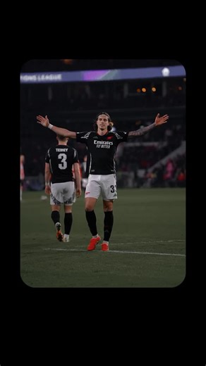 @insidearsenalfc on Instagram: "On the ArsenalVision (@arsenalvisionpodcast) Podcast, Clive Palmer (@clivepafc) breaks down Riccardo Calafiori’s new role at centre-back and explains why the Italian is one of a kind in world football 🔴⚪️ #arsenal #premierleague #football"