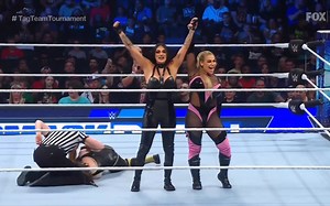 【WWE女子双打赛】索尼娅·德维尔&娜塔莉亚战胜李霞&黑心肖奇、塔米娜&戴娜·布鲁克、露珠&尼基ASH