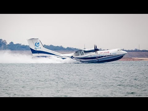 World's largest amphibious aircraft completes first water takeoff in central China