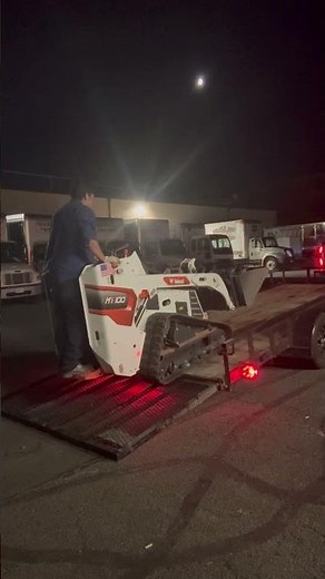Loading Dingo mt100 bobcat