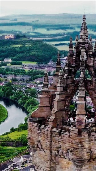 Clann an Drumma at the Wallace Monument | Munro Bagpiper