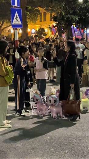 Bóng Thú Kéo Xe: Trẻ Con Thích Chơi Đồ Chơi Ngầu