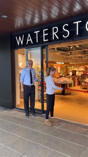 🤩Waterstones at Monks Cross is officially open! 🤩 And Edie couldn’t be happier that she got to cut the ribbon! 🎀 Over 41,000 books here PLUS puzzles, vinyl, arts & crafts, cards, gifts & more. Do you have a book worm in your house? | York Mumbler News Page