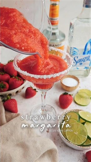THE BEST Strawberry Margarita 🍓 #recipe in the description