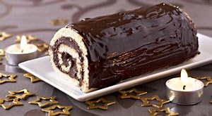 Comment rouler la génoise de la bûche de Noël (ou biscuit roulé) - vidéo - Ôdélices