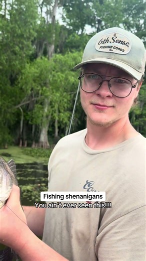 I didn’t even know this was possible…😧 #fishing #outdoors #louisiana #topwater #swamplife