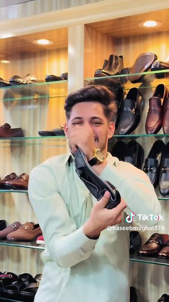 Handmade leather pocket shoes @royalshoesofficial #viral #haseebmughal #menshoes #viralvideo #shoes