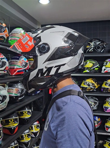 Thanks bossku support🙏🏻🙏🏻🙏🏻 MT Thunder 4 SV Full Face Helmet Harga #BikerStoreKL RM749 Weight: 1500 g ± 50 Visor MT-V-28. Shell: HIRP. 2 caps. XS-M; L-3XL. Sports spoiler (graphics only). Internal sun visor. Exclusive visor closure system. Compatible with FogOff® and Pinlock® Micrometric retention system. Compatible with Bluetooth. *Color visor are not included #ridermalaysia #tiktokmalaysia #helmet #fypシ