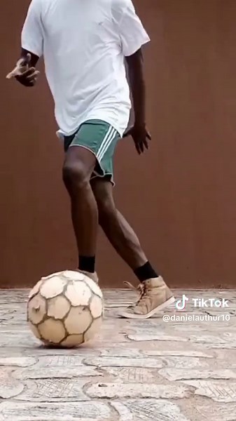 Best Nutmegs In Football