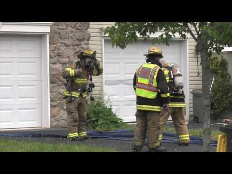 PRE-ARRIVAL: Fire engines arriving to house fire