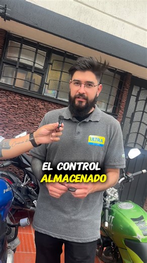 🔧💡 Steven de Soporte Técnico responde: La pregunta más frecuente que recibimos es 👉 ¿cómo programar los controles de tu alarma Ultra? En este video te lo explica paso a paso para que lo hagas fácil y rápido. ¿Tienes alguna pregunta? déjala en los comentarios y te la responderemos. ▶️ Dale play y aprende con los expertos. #AlarmasUltra #SoporteTécnico #ProgramarControles #CarroSeguro #Moteros | Alarmas Ultra