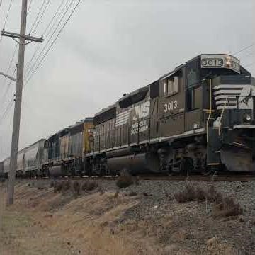 Freight Trains Are Awesome!! #train #railfan #freighttrain