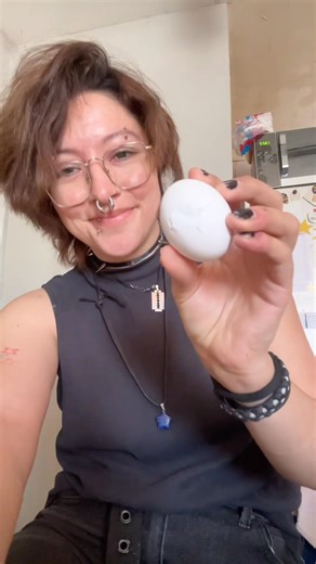 Tutorial de como comer huevo cocido sin bórax ni máquina de coser 😱😱 #humor #libertad