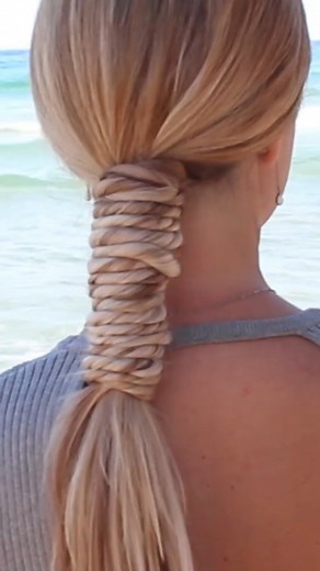 ✨ Effortless Beach Hair – would you wear this on vacation? 🏖️😍 #BeachHair #SummerHairstyle #EasyHairstyle #QuickAndChic #PrettyAndSimple #HairstyleInspo #EverydayHairstyle #ChicAndEasy #HairstyleTrend #HairMagic | Another Day Another Braid