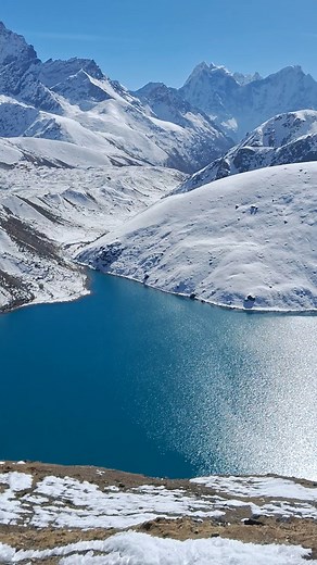 Gokyo Lake, situated at an elevation of 4,750 m in the Everest region, is truly breathtaking. This beautiful turquoise lake, nestled in the heart of the Himalayas, reflects the calm and peaceful surroundings. Surrounded by towering mountains, gazing at its clear waters makes one feel a deep connection with nature. It is a sight every traveler will remember. Welcome to Gokyo Lake in the Everest Himalayas, Solukhumbu, Nepal 🇳🇵. #gokyo #gokyolake #everestviewpoint #Everest #himalayas #nepal #fypシ