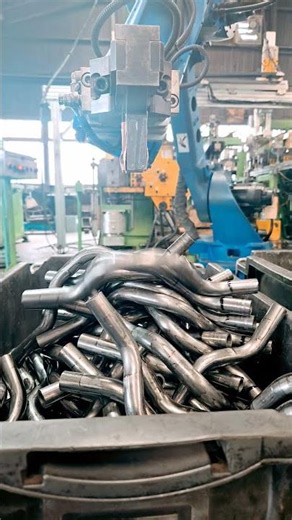 無人加工紹介 取出し ロボット 3次元曲げ 製品保管状態 医療器具や建設機器、各種パイプ加工の石川工業 群馬県 太田市 1本から対応可能な会社です。＃ステンレス＃手摺＃パイプ曲げ＃東京都＃荒川区