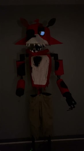 Testing my Withered Foxy Animatronic in The Dark! #fnaf #fnaffoxy #witheredfoxy #fnaf2
