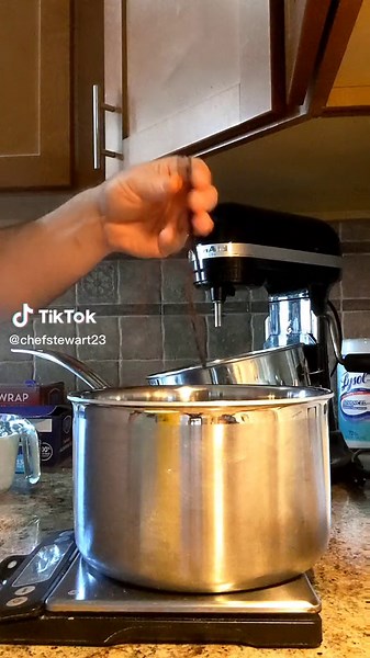 #croquembouche #pastry #french #pastrycream #pateachoux #caramel