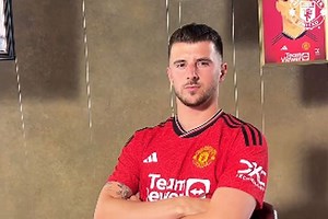 Sada je i zvanično: Mejson Maunt predstavljen u Mančester Junajtedu