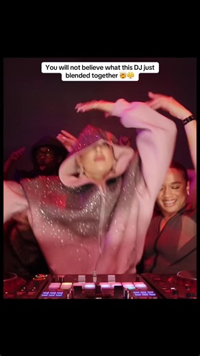 She brought the ENERGY Sounds by @searaesounds Full video on YouTube UPCOMING EVENTS (link in bio) March 29 - Miami April 4 - Los Angeles April 10 - NYC
