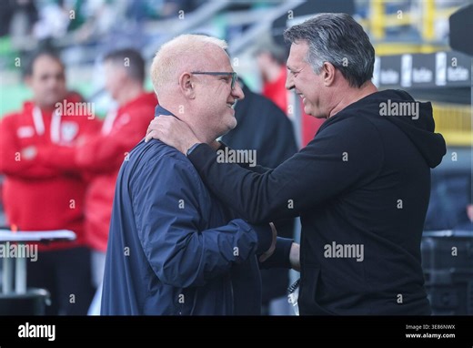 Fussball 2. Bundesliga 29. Spieltag SC Preussen Muenster - SpVgg Greuther Fuerth am 11.04.2026 im LVM-Preussenstadion in Muenster Heiko Vogel ( Trainer / Cheftrainer Fuerth ), links - Alois Schwartz ( Trainer / Cheftrainer Muenster ), rechts DFL regulations prohibit any use of photographs as image sequences and/or quasi-video. Foto: Revierfoto Stock Photo - Alamy