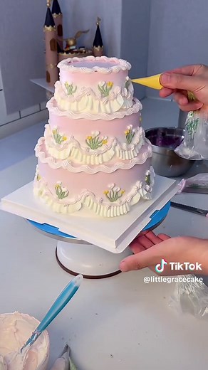 Expert Tips for Decorating a 3-Layer Cake