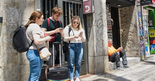Barcelona protesters spray water at tourists