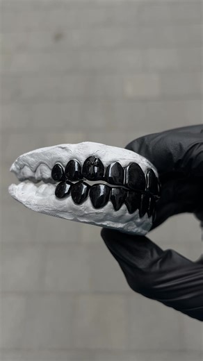 Black Chrome hearts grillz✝️🖤 #blackgrillz #grillz #customgrillz #silvernails #worldwideshipping