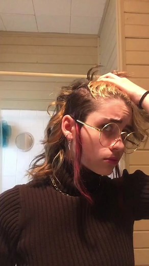 Stylish Hair Tutorial for Long Wavy Hair