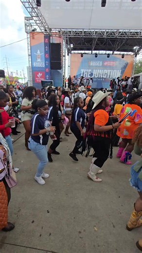 The 2026 Rodeo Houston Entertainment Lineup is dropping today and See The City is partnering with Star Class Travel to bring you a weekend of black excellence and cultural experiences. Packages are still available with down payment and payment plan options. 💳💶 Contact @starclasstravel to book. ⭐️ Space is limited!!!! 🏨 Link in Bio. 👆🏾 #houstonrodeo #rodeohouston #starclasstravel #seethecity #houstonblackheritageweekend I DO NOT OWN THE RIGHTS TO THE MUSIC PLAYING IN THIS VIDEO