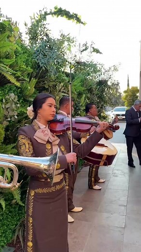 Saludos Desde Santa Ana, California ❤️‍🔥💐🌹🎶😃 Hoy Toco Trabajar Por Estos Rumbos🪅🇲🇽🇺🇸 #mariachiaventurerodelosangeles #losangeles #santaana #losangeles #fiesta #wedding #boda | Mariachi Aventurero De Los Angeles