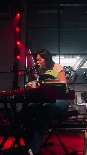 Gracie Abrams Performs 'Amelie' at Copenhagen Soundcheck