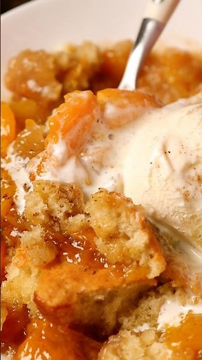 It’s May, so Peach Cobbler Season is right around the corner. 👀🍑 #peaches #foodshorts #dessert