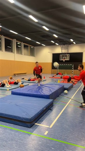 #fussballtraining #torwarttraining #athletiktraining #fussballschulefulda #fussball #footballtogether #keepers