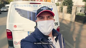 13K views · 144 reactions | Ce putem face în momentele dificile? Putem să ne păstrăm optimismul și să contribuim prin gesturi mici, dar importante. Călin își face treaba în continuare, așa că îi îndeamnă pe cei care pot, să rămână în case. Vezi și pe www.nuneoprim.ro ce putem face împreună pentru ca livrările să fie sigure. | FAN Courier | Facebook