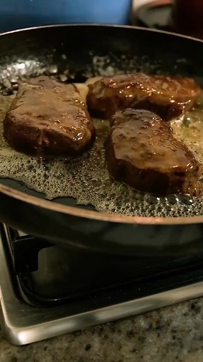 Pan-Frying Perfect Beef Fillets: Step-by-Step Guide