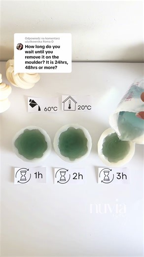 Odpowiadanie użytkownikowi @Roma O Odpowiadam na Wasze pytanie! 🌸 Sprawdzam, po jakim czasie można bezpiecznie wyjąć świecę w kształcie piwonii z formy silikonowej. Wyniki testu: 👉 Po 1h: Świeca jest zdecydowanie za miękka i łatwo się kruszy przy próbie wyciągnięcia. 👉 Po 2h: Wosk stwardniał na tyle dobrze, że nie byłam w stanie przełamać świecy na pół! Dla pewności można poczekać 3 godziny, ale po 2h kształt jest już w pełni stabilny. A Wy ile zazwyczaj czekacie przed wyciągnięciem swoich św