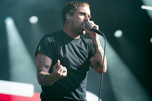 Idles Live Debut “Gift Horse,” “Idea 01” & “Pop Pop Pop” On European Tour Kick Off -