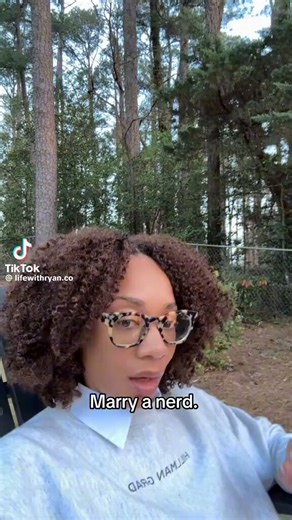 Told the whole world she got folded up by niggas with dirty socks. Lord please start the flood