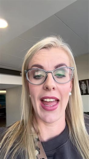 47K views · 746 reactions | Meeste mense gaan dood op die ouderdom van 25, maar word eers begrawe op 75!!! Hoekom?  Hierdie is ‘n belangrik dag, God is on the move  Who’s moving with us? Www.hykieberg.co.za Kapenaars, as julle my sien kom se hallo, neem foto en post dit hier! Dalk wen jy sommer ‘n kaartjie by my! Liefde Lekker naweek Gerridene Berg  | Gerridene Berg Lifestyle Coach | Facebook