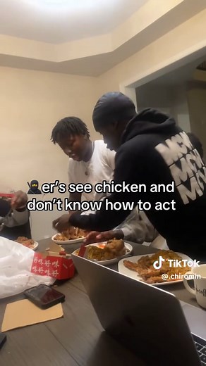 😭😭 #fyp #foryoupage #viral #funny #chicken #foryou #xyzcba | Chicken