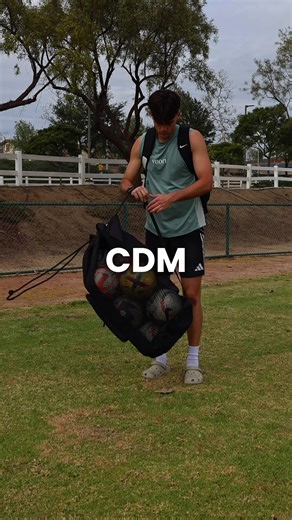 Latihan CDM Penuh untuk Pemain Sepak Bola