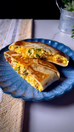 9.7K views · 124 reactions | Breakfast Crunchwrap’s! These easy to make breakfast sandwiches are the ultimate way to make breakfast! They taste amazing, and are versatile with the fillings you could use! I use bacon, egg and cheese and they come out perfect every time! #Breakfast #BreakfastCrunchwrap #crunchwrap | Dowell Cooks | Facebook