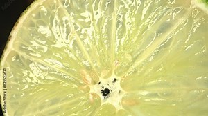 Close-up of the inside of a lime. The flesh lime is a pale yellow-green color, with some darker green areas near the rind. Captivating exploration of vibrant citrus details. Slice of lime. Comestible.